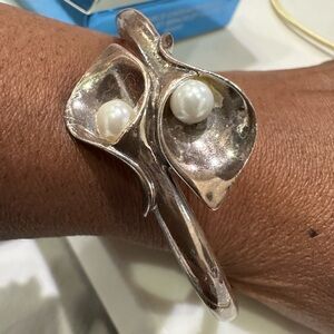 CALLA LILY BRACELET & EARRING GIFT SET